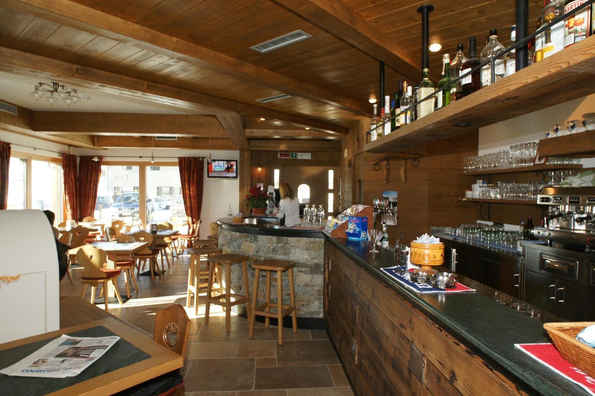 Hotel La Tea Livigno Exteriör bild